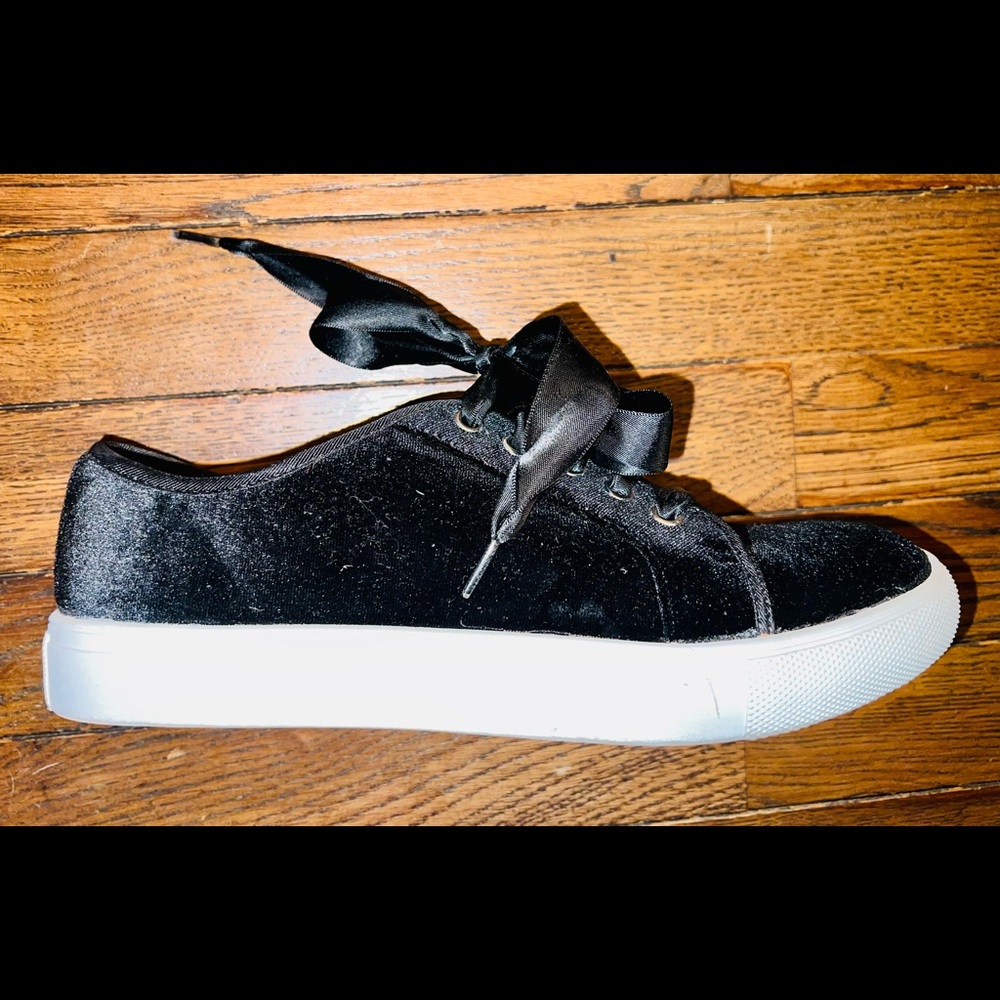 Dirty Laundry Fillmore Black Velvet Sneaker